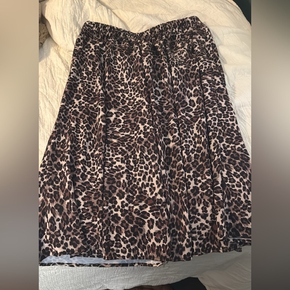 ARULA Dresses & Skirts - Arula Midi Skirt size A (1X)